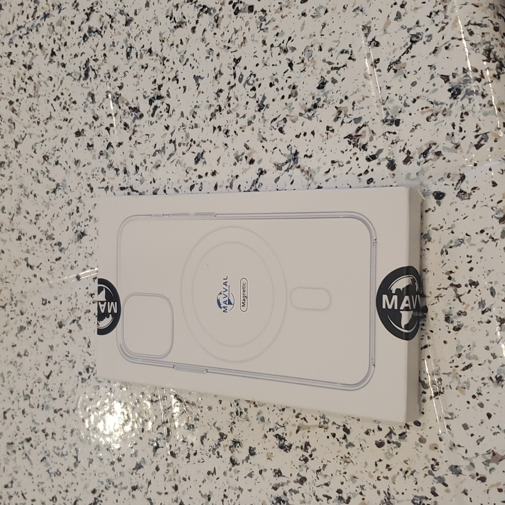 NEW Mavval magnetic I phone 14 case